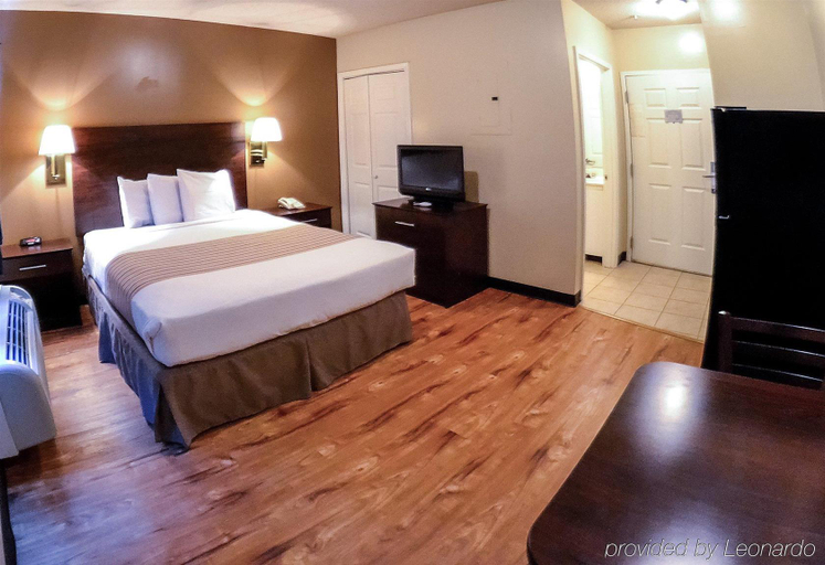Bedroom 3, Suburban Studios Near UNC Charlotte, Mecklenburg