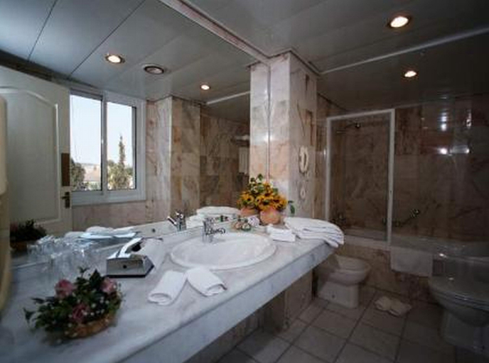 Bathroom, Addar, Jerusalem