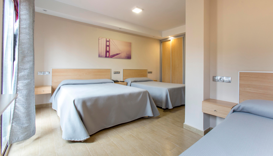 Bedroom 1, Hotel Olympia Ronda I, Valencia
