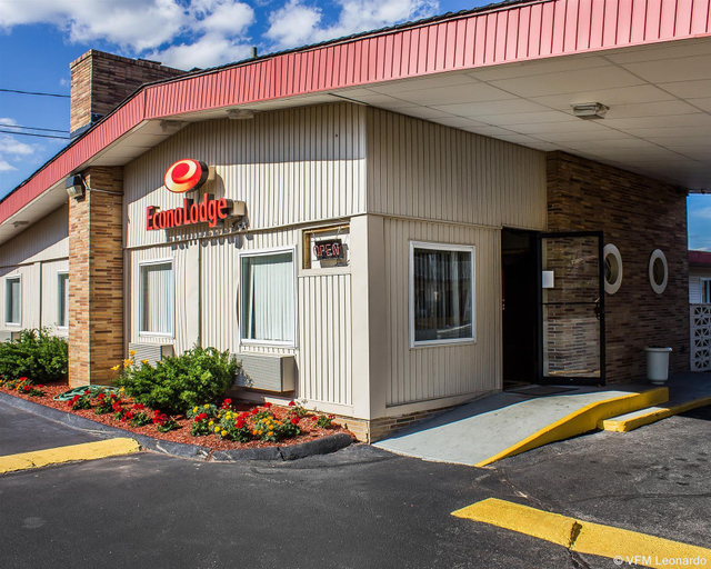 Exterior & Views 2, Econo Lodge (East Hartford), Hartford