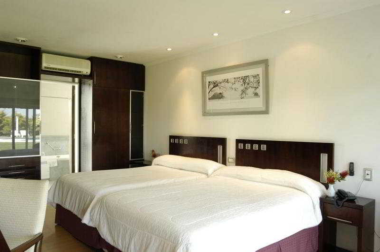Bedroom 2, Camberland, Pilar