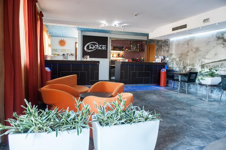 Public Area 3, Orange Motel, Varese