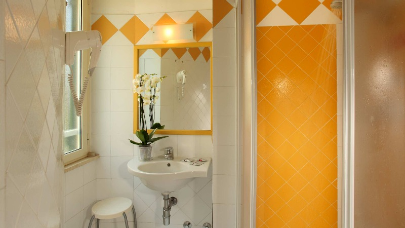 Bathroom 4, Alessandrino, Rome
