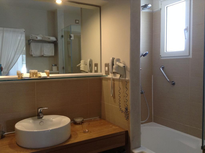 Bathroom 5, Nissaki Beach, South Aegean