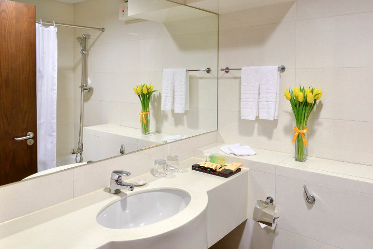 Bathroom 4, Hennessy Hotel, Hong Kong Island