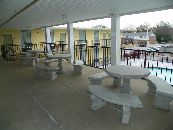 Public Area 2, Mill Tree Inn Millingto, Shelby