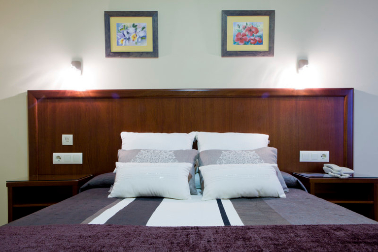 Bedroom 3, Hotel Arsus, Pontevedra