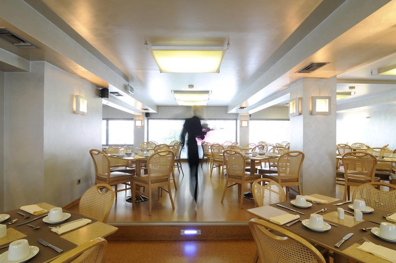 Food & Drinks 5, Maniatis Hotel, Peloponnese