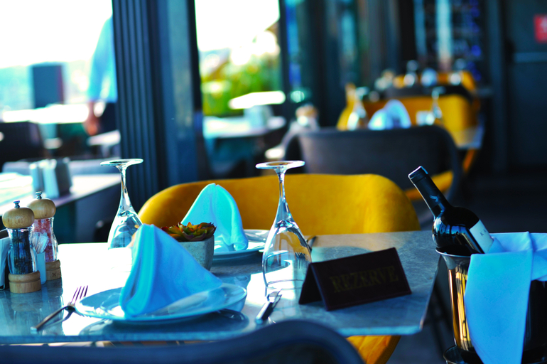 Food & Drinks