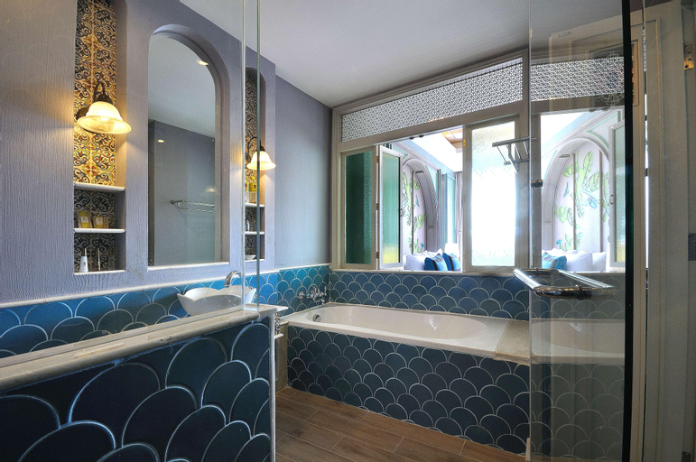 Bathroom 9