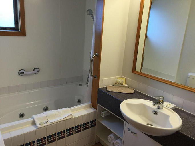 Bathroom 4, Hurley's of Queenstown, Queenstown-Lakes