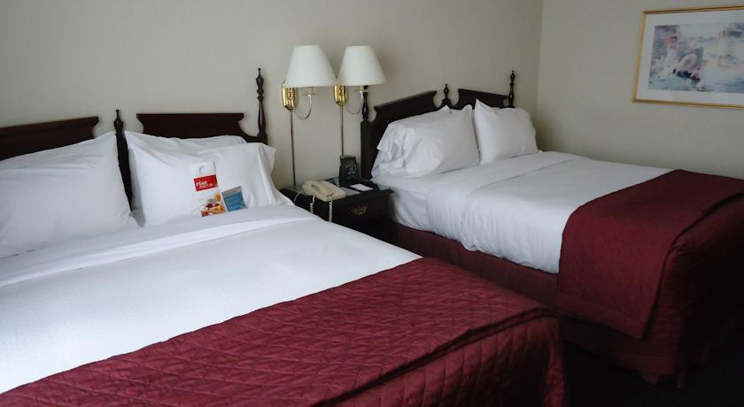 Bedroom 3, Delta Hotels Toronto Airport & Conference Centre, Toronto