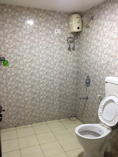 Bathroom 4, The Social Space, Mumbai Suburban