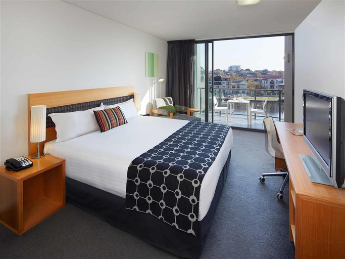 Bedroom 4, East Perth Suites Hotel, Perth