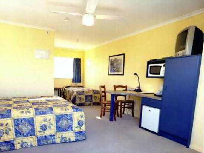 Bedroom 3, Elliotts Kapiti Coast Motor Lodge, Kapiti Coast