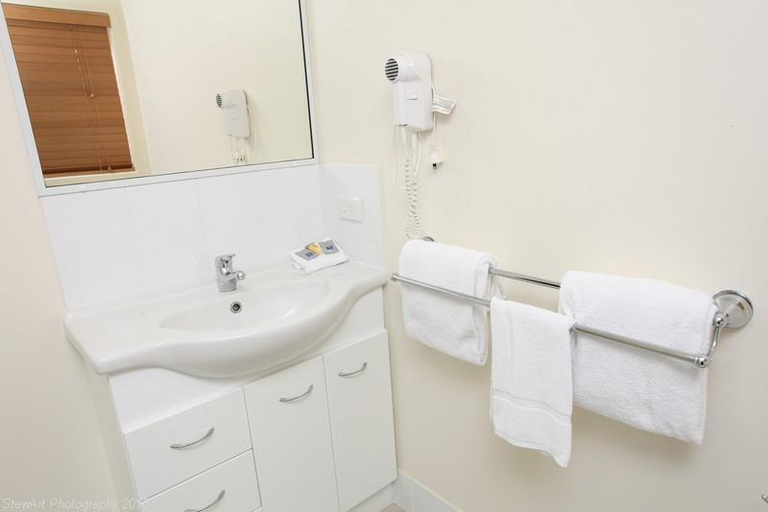 Bathroom, Arlia Sands Apartments, Hervey Bay - Pt A