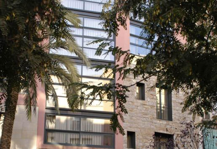 Exterior & Views