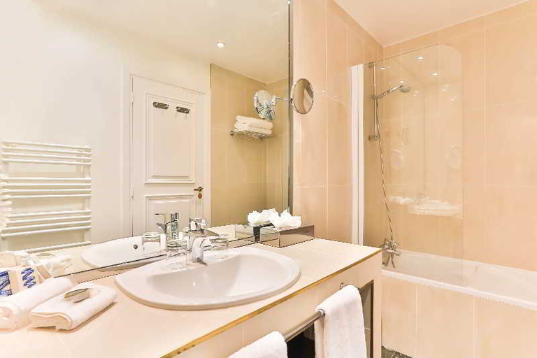 Bedroom 5, Le Claridge Champs-Elysees Fraser Suites, Paris