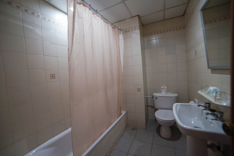 Bathroom 4, Coral Hotel, Saint Paul's Bay