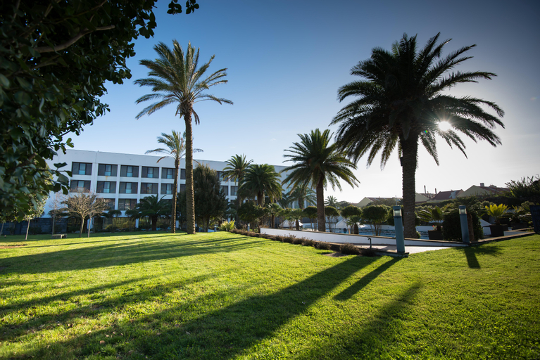 Exterior & Views 28