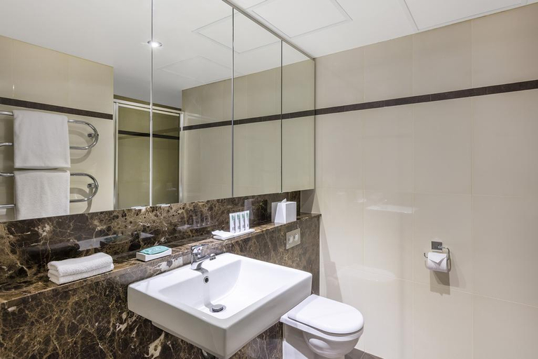 Bathroom, Meriton Serviced Apartments World Tower, Sydney