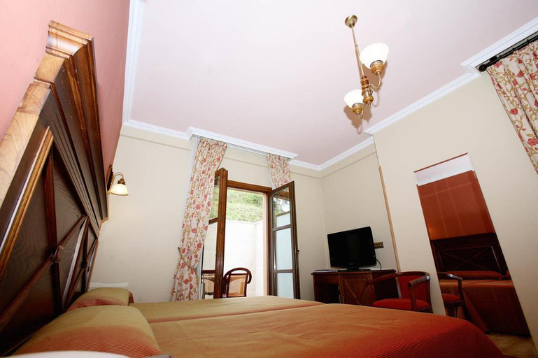 Bedroom 3, Hotel Imperion, Asturias