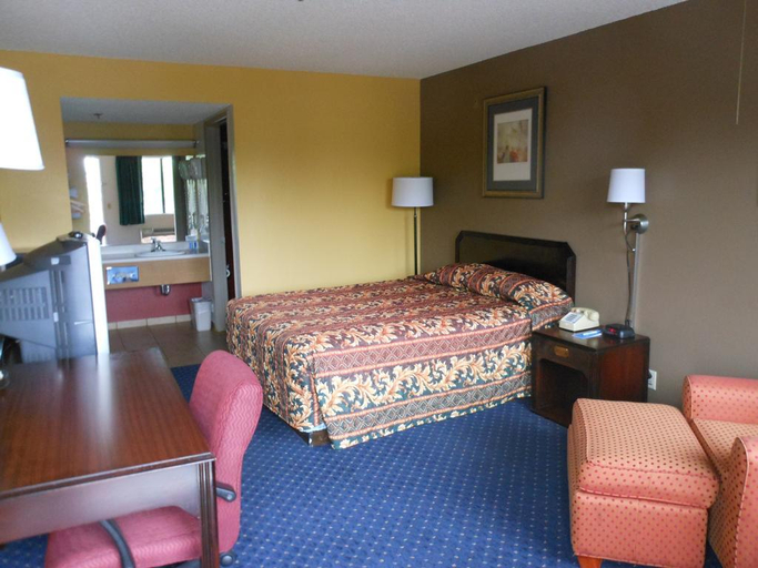 Bedroom 4, Motel 6 Fresno, Fresno