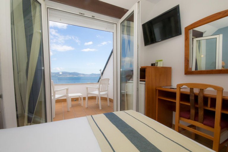 Bedroom 3, Nanin Playa Hotel Spa, Pontevedra