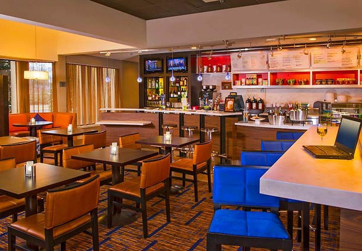 Food & Drinks 5, Courtyard Virginia Beach Norfolk, Virginia Beach