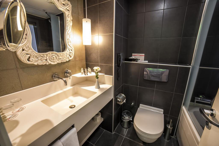 Bathroom 4, Beyond, Konak