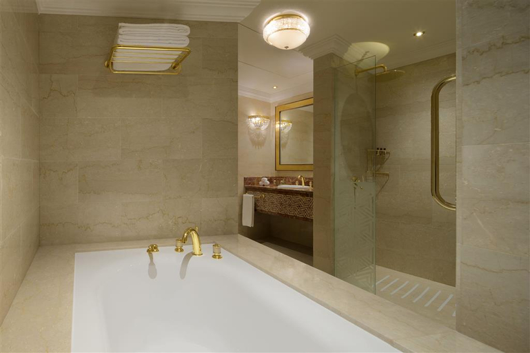 Bathroom 5, Sheraton Grand Doha Resort & Convention Hotel, Doha
