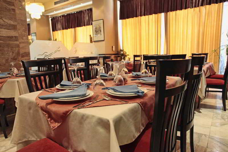 Food & Drinks 4, Regency Hotel, Korçës