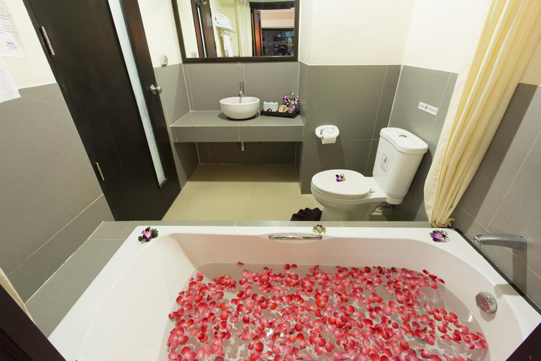 Bathroom 4, Phuvaree Resort Phuket, Pulau Phuket
