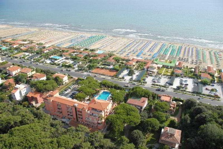 Others 5, Versilia Palace, Lucca