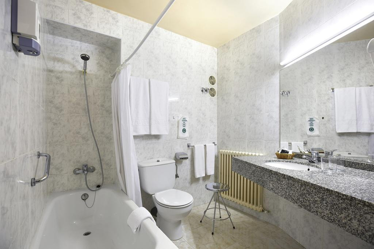 Bathroom, Hotel Univers