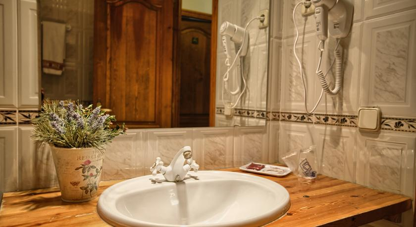 Bathroom 4, San Marsial Benasque Apart Hotel, Huesca