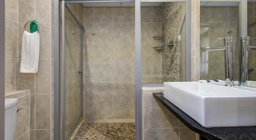 Bathroom 4, Fortis Hotel Manor, City of Tshwane