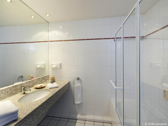 Bathroom 4, Plaza Inn Regensburg, Regensburg