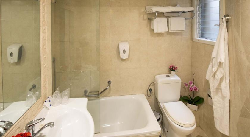 Bathroom, Armon Hayarkon