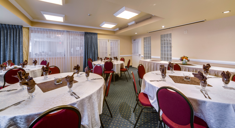 Food & Drinks 5, Monte Carlo Inn Oakville Suites, Halton