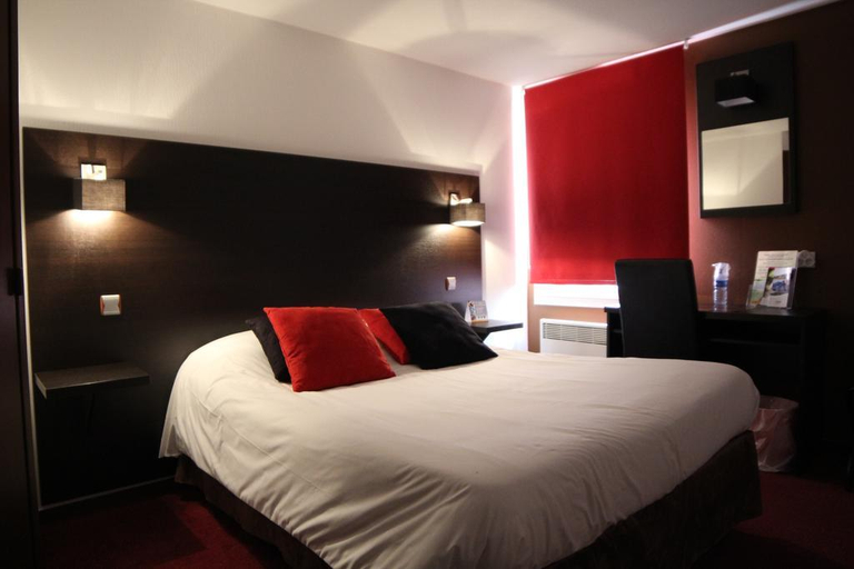 Bedroom 4, Comfort Hotel Lons-le-saunier, Jura