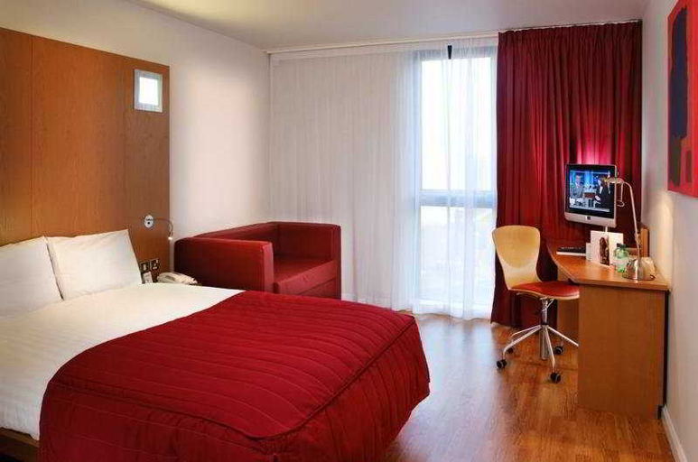 Bedroom, Ramada Encore Chatham, Medway