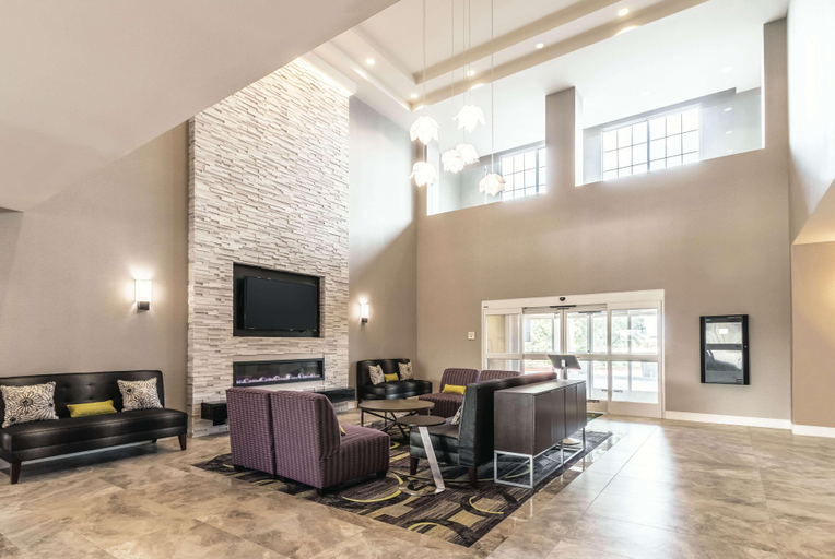 Public Area 2, La Quinta Inn & Suites Arlington North 6 Flags Dr, Arlington
