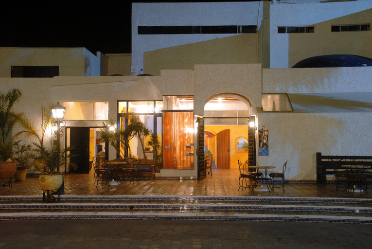 Exterior & Views
