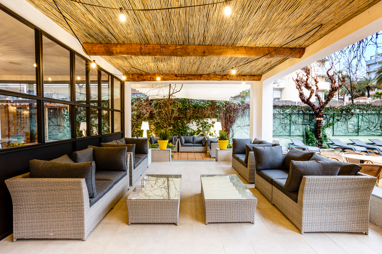 Public Area 4, Acapulco, Girona