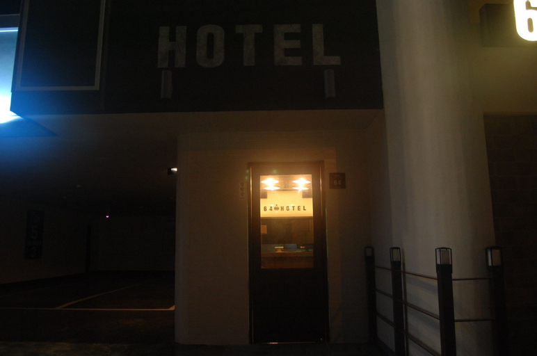 64 Inn Hotel, Jung