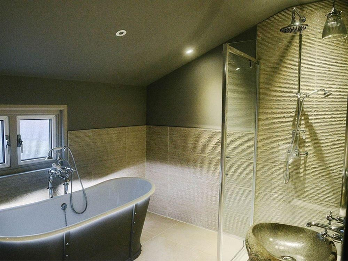 Bathroom 4, Bull Hotel, Suffolk