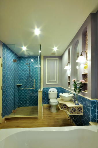 Bathroom 11