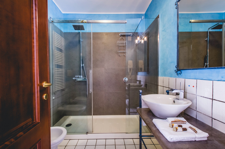 Bathroom 5, Kallikoros Hotel Spa and Resort, Syracuse