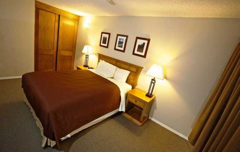 Bedroom 4, Tantalus Resort Lodge, Squamish-Lillooet